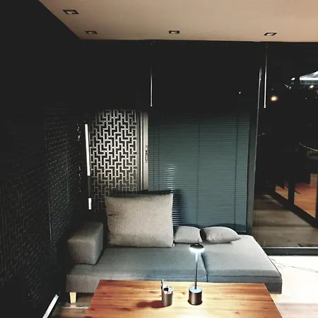 Bright Room Houseboat Botel