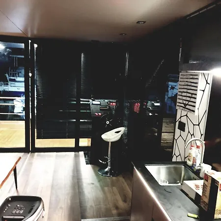 Bright Houseboat * Belgrad