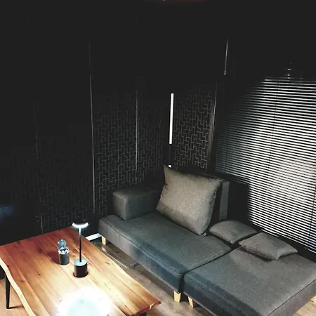 Bright Room Houseboat Botel *