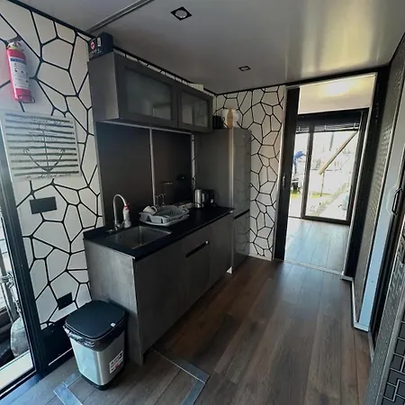 Bright Room Houseboat